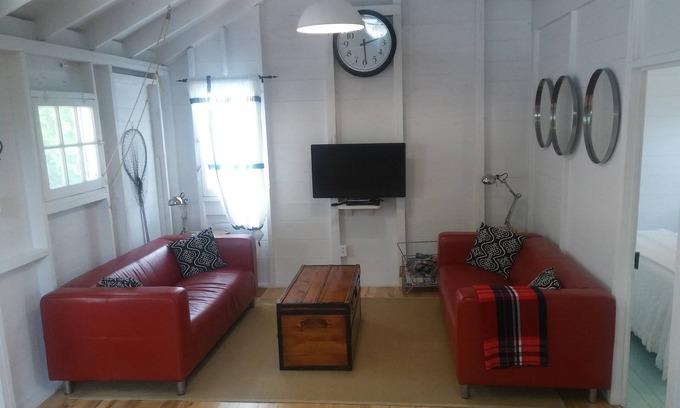 Sauble Beach Cabaña | Cozy, clean, newly renovated two bedroom cottage on the waterfront.
