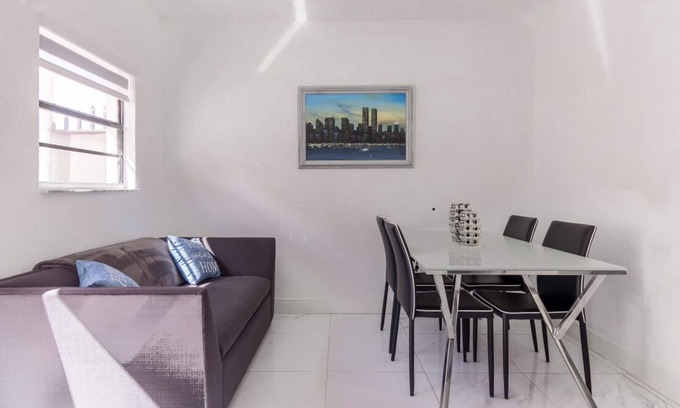 Tamiami Apartamento | Estudio acogedor y limpio cerca del centro comercial Dolphin y del aeropuerto de Mia