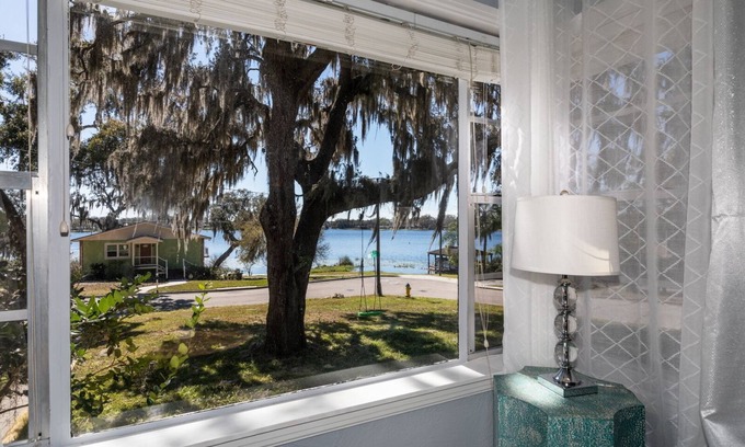 Clermont Casa | Cozy, Close to downtown Lake View home.