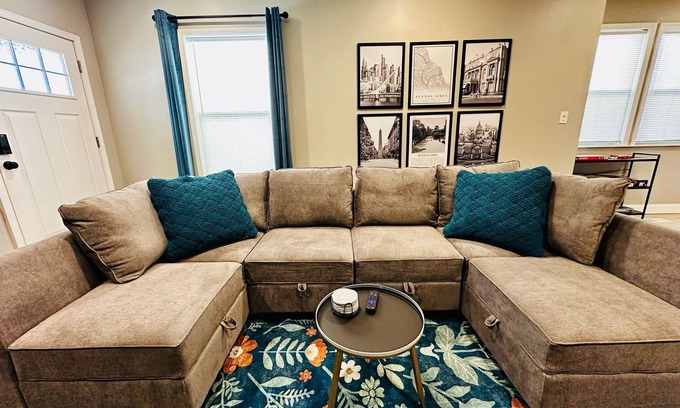 Mapleton/Fall Creek Casa | Cozy & Close to It All – Indy, Near Downtown, Stadiums & Attractions, Sleeps 6