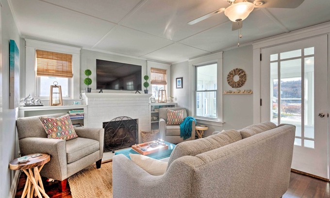Narragansett Cabaña | Cozy Coastal Cottage: 5 Mi to Narragansett Beach!