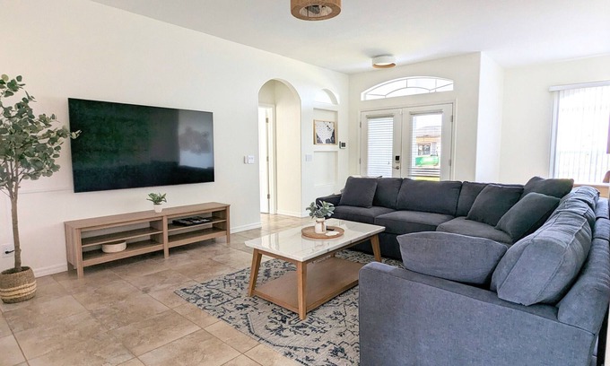 North Port Casa | Cozy Coastal Home w/ Fenced Yard - Close Drive to Beach and Warm Mineral Springs