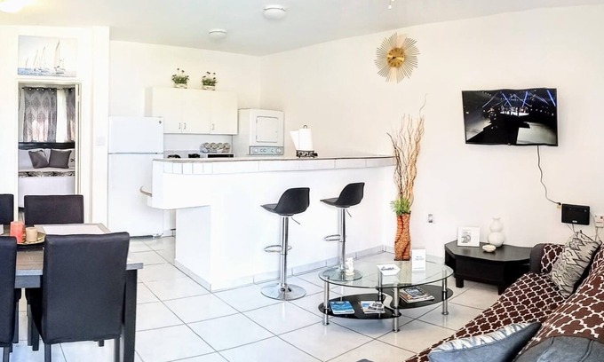 Cole Bay Apartamento | Cozy, Cole Bay, one bedroom with security and free parking