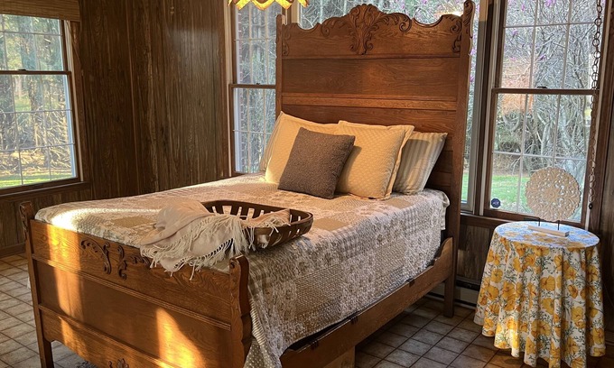 Pulaski Casa | Cozy Colonial on 20 Acres
