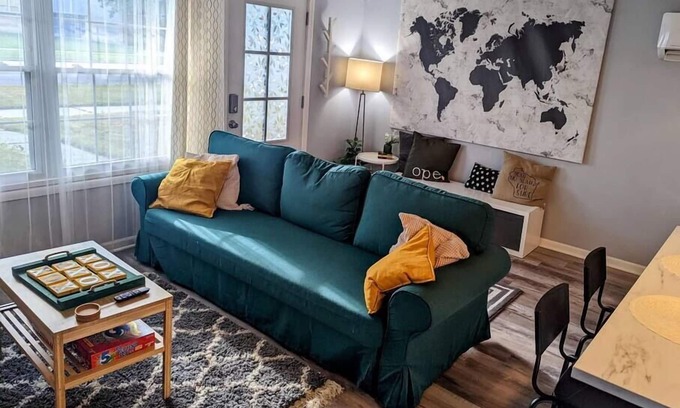 Milwaukee Casa | Cozy, Colorful 2 Bedroom Bungalow
