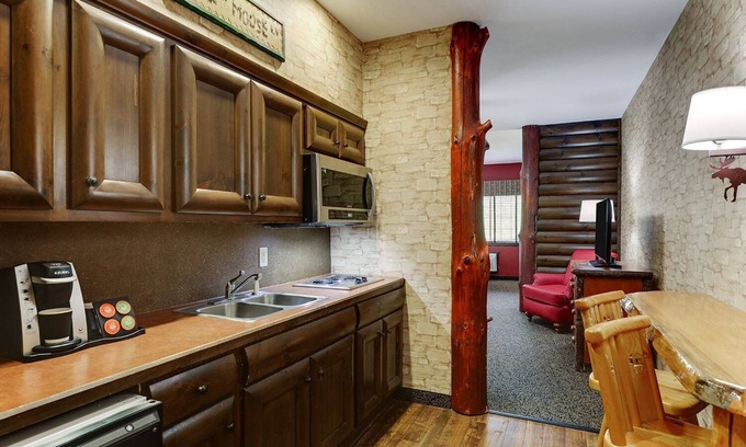 Columbia Hotel | Cozy Columbia Stay w/ Rustic-Charm Suites & Modern Amenities | 3 Units