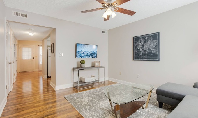 Greenville Casa | Cozy, Comfortable 2/1.5 Condo! Queen Beds, Fully Stocked Kitchen