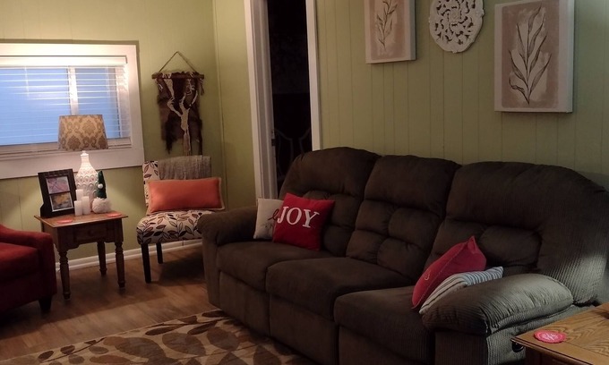 Akron Cabaña | Cozy, comfortable and close to Cleveland-Canton-Skiing & Cuyahoga Natl. Park