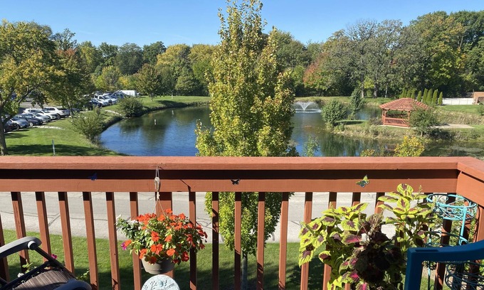Aurora Condominio | Cozy comfortable condo! 5 minutes from Premium Outlet mall.