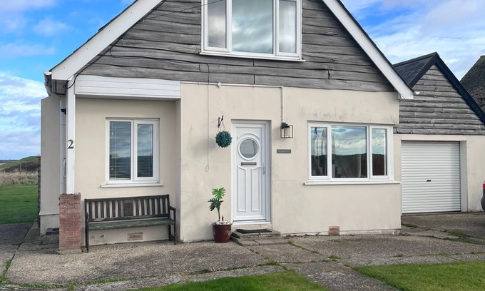 Clacton-on-Sea Chalet De Esquí | Junto al mar y rodeado de campos, ideal para aquellos que quieren escapar de la realidad.