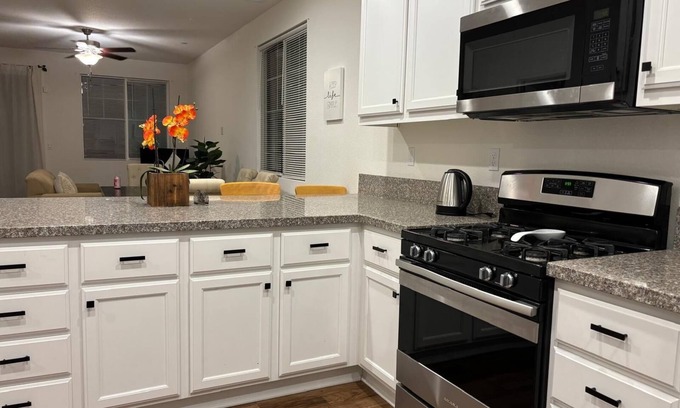 Merced Casa | Cozy Comforting Home, Away From Home