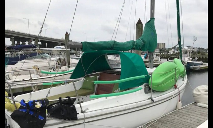 Belmar Alquiler De Eote | Acogedor, cómodo y pintoresco velero verde