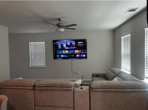 Elmo Casa | Cozy, Comfy and Relaxing!