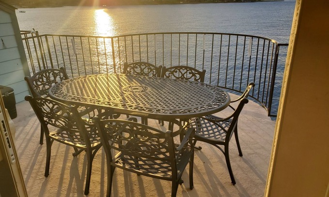 Seven Coves Condominio | Cozy, Comfy Condo #251, 2 Bdr, Jet tub for 2, Family,Fishing or Romantic Getaway