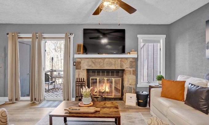 White Haven Casa | Cozy & Comfy | Steps to Jack Frost Skiing & Golf