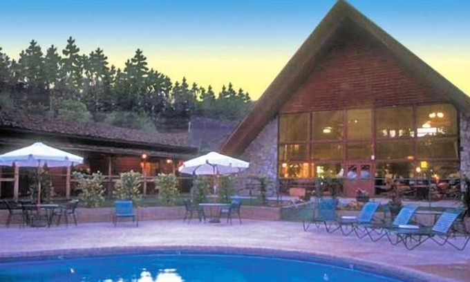 Kohls Ranch Complejo | ¡VENTA EXPRESS! Acogedor condominio en la base del borde de Mogollon con chimenea, WiFi y piscina en el resort