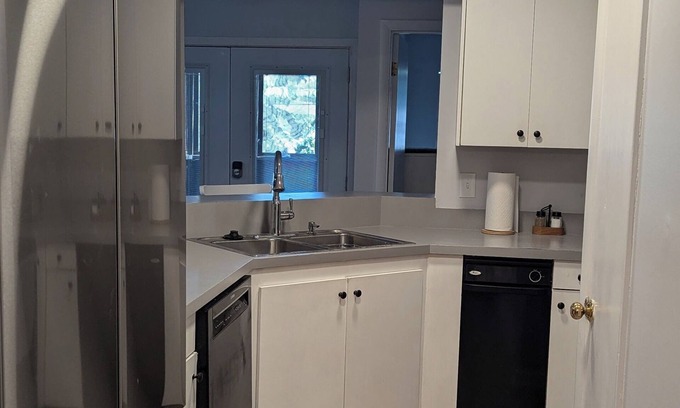 Opelika Condominio | Cozy condo in delightful Opelika with high speed internet.