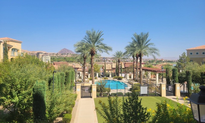 Lake Las Vegas Condominio | Cozy condo in fabulous Lake Las Vegas with 2 pools and a hot tub!