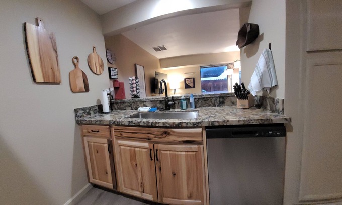 Sparks Condominio | Cozy condo in Sparks, NV close to dining, shopping, and entertainment.