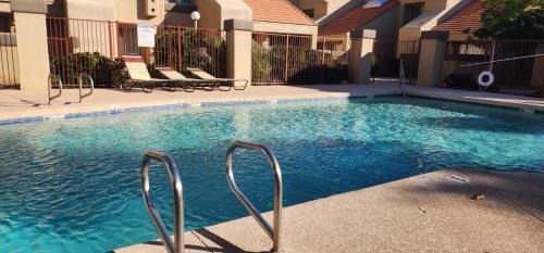 Mesa Casa | Cozy condo near MCC with pool, BBQ, covered parking