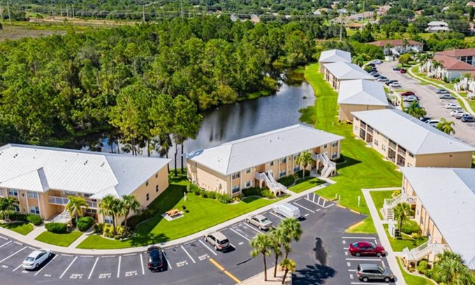 Deep Creek Condominio | Cozy condo on the first level of friendly community!