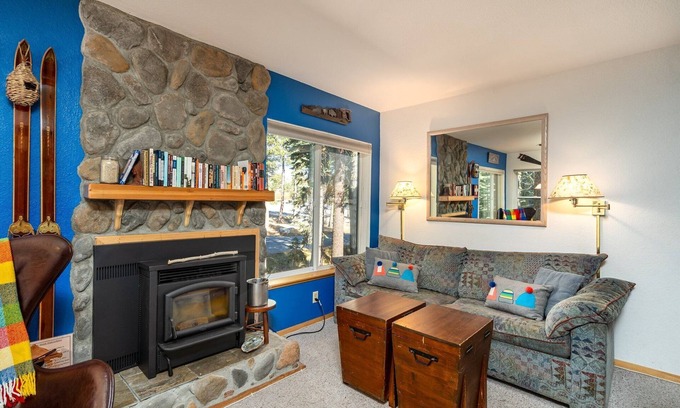 Bear Valley Condominio | Cozy Condo with Fireplace - Tamarack Condo 19 by Bear Valley Vacation Rentals