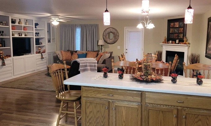 Ottawa Condominio | Cozy condo with jetted tub /master suite for business or leisure
