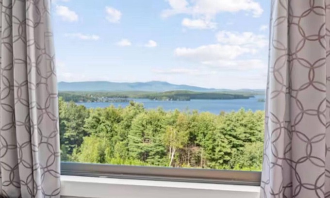Weirs Beach Condominio | Cozy condo with WiFi, fitness room in enjoyable Laconia