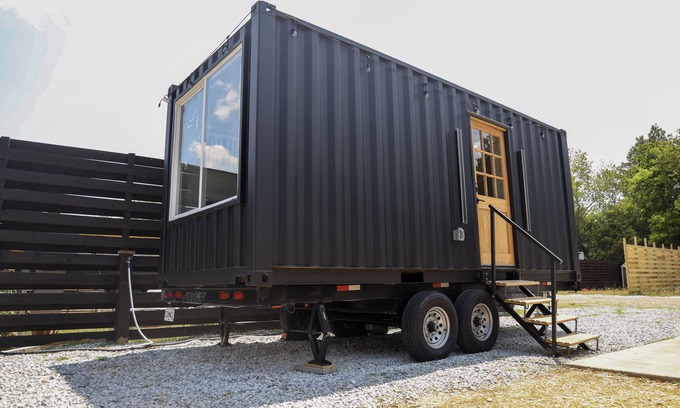 Athens Apartamento | Cozy Container Home Retreat: A Stylish Haven for Urban Explorers