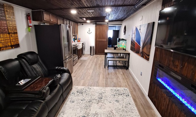Bastrop Casa | Cozy container: Unique design