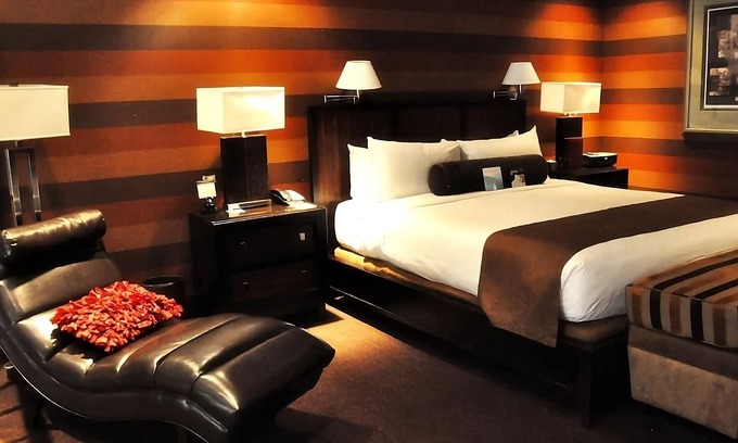 Sunrise Manor Hotel | Cozy & Contemporary Hotel Room in the Vibrant Las Vegas Strip Area
