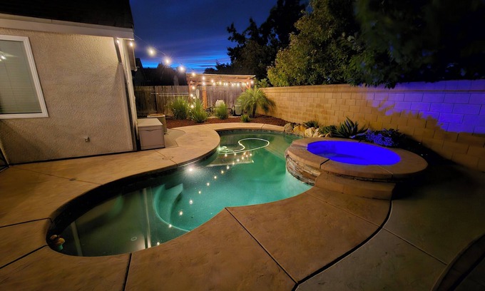 North Natomas Casa | Cozy & Convenient: A Clean Home Away from Home with Pool & Heated Spa