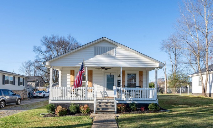 Alcoa Casa | Cozy Convenient Cottage