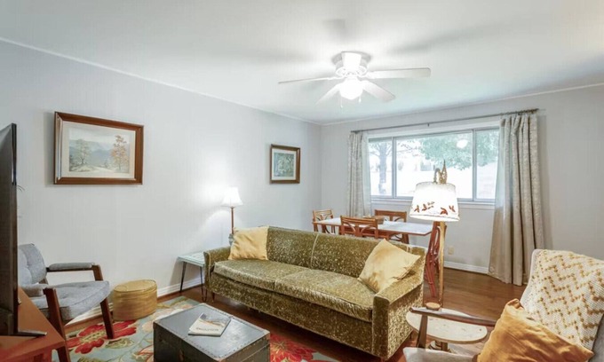 Lupton City Casa | Cozy Convenient Mid-Century Apt!