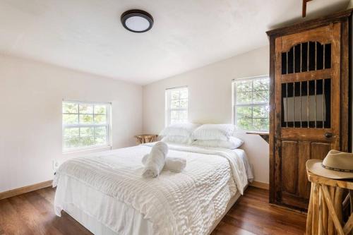 Cardinal Hills Estates Casa | Cozy Coop Casita - Lake Travis-Hot Tub-Tiny House