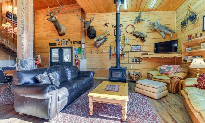 Cora Casa | Cozy Cora Studio Cabin with Wind River Mtn Views