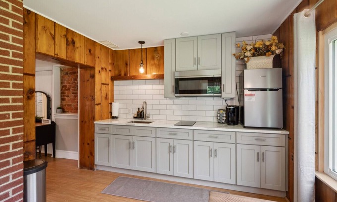 Rising Sun Apartamento | Cozy Corner: Relax on an Amish Equestrian Farm