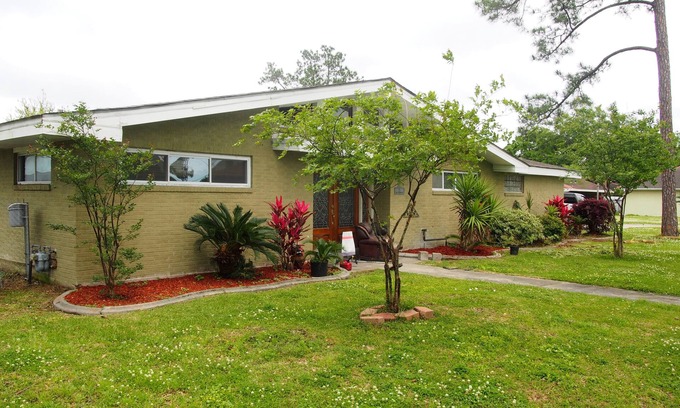 Chalmette Casa | Hermosa casa restaurada, 3 habitaciones / 2 baños ¡Tarifas bajas!-No crimen.