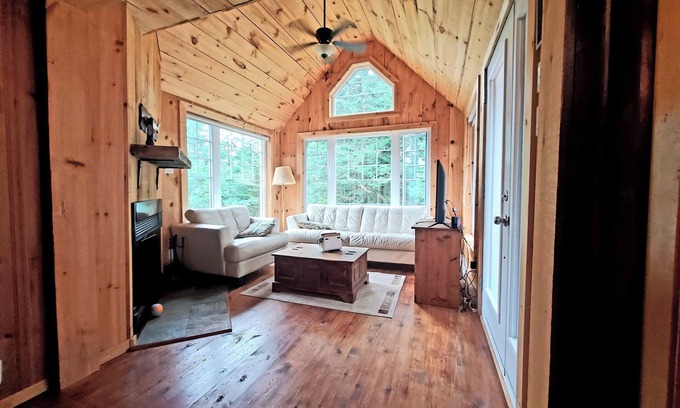 St-Adolphe-d'Howard Cabaña | Cozy Cottage Getaway, 1hr from the city in St-Adolphe-d'Howard on Lac Travers.
