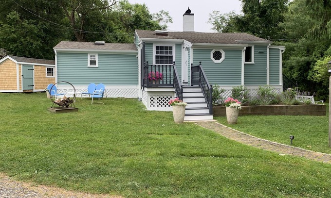 Middletown Cabaña | Fairy Tale Cottage a menos de 1 milla de 2nd y Third Beach.