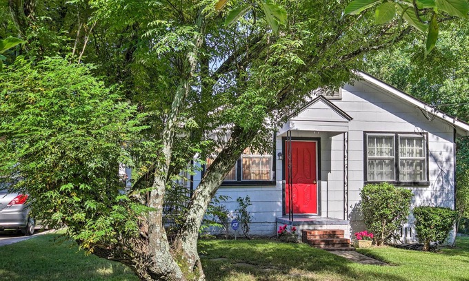 Augusta Cabaña | Cozy Cottage ~ 1 Mi to Augusta Ntl Golf Course!