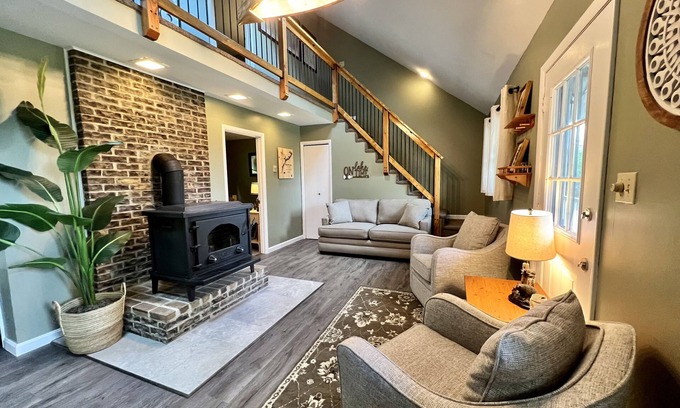 Marklesburg Cabaña | Cozy cottage - 4 min to Aitch Boat Launch & Fishing Pier.