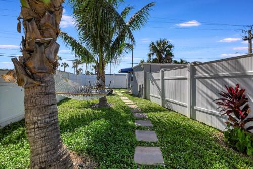 Delray Beach Casa | Cozy Cottage 5 Min to Beach - Perfect for Couples
