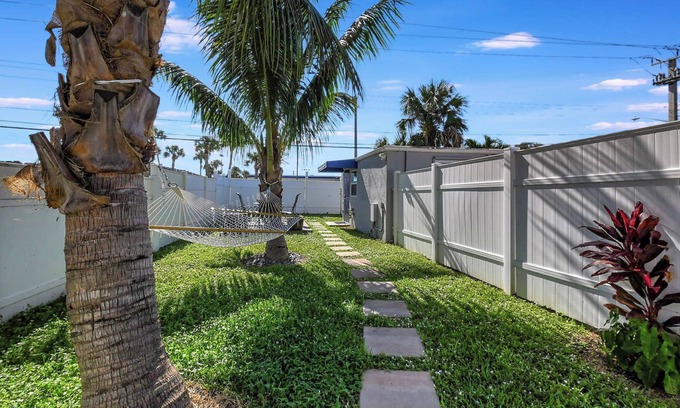 Delray Beach Apartamento | Cozy Cottage 5 Min to Beach Perfect for Couples