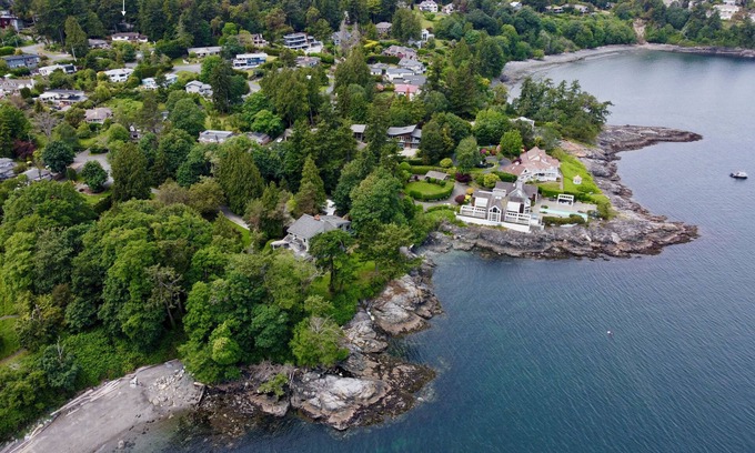 Saanich East Cabaña | Cozy Cottage beside Beach and UVIc