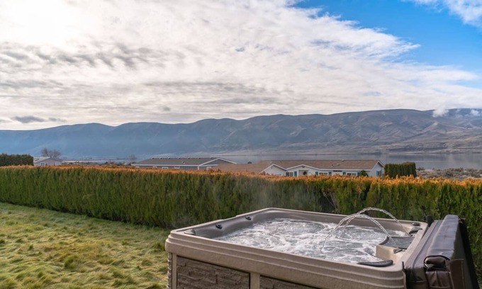 Desert Aire Casa | Cozy Cottage-breathtaking views w/hot tub