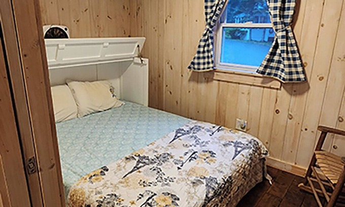 Barton Cabaña | May Brook Falls Cottages, Cottage #1
