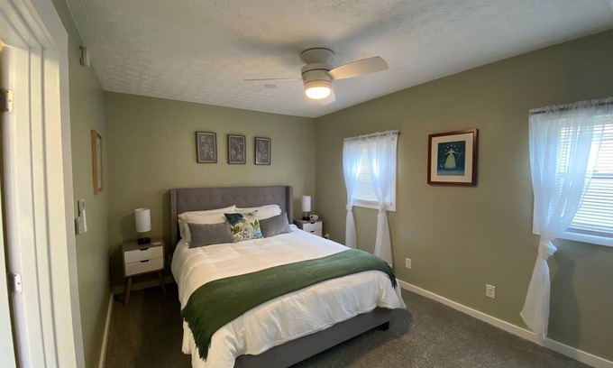 Russells Point Cabaña | Cozy cottage for a couple's weekend get away!