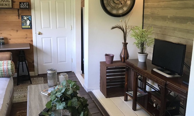 Croton-on-Hudson Cabaña | Cozy Cottage Get Away