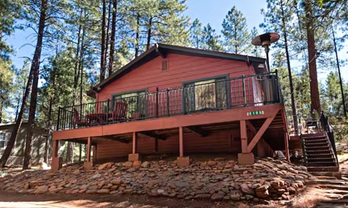Strawberry Cabaña | Cozy cottage getaway in quiet forested neighborhood